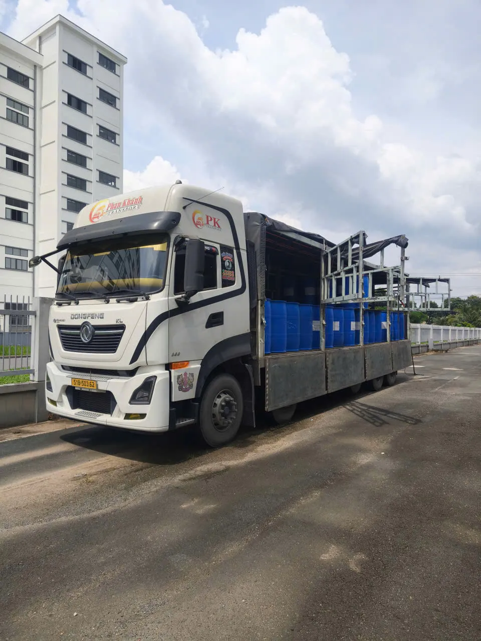 Đội xe tải Phan Khánh sẵn sàng vận chuyển hàng hóa khắp Miền Nam