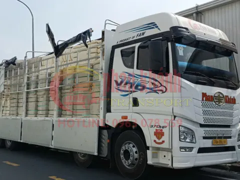 Vận chuyển bông sợi vải may mặc Long An