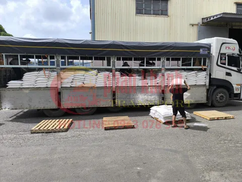 Vận chuyển phân bón đúng mùa vụ Long An