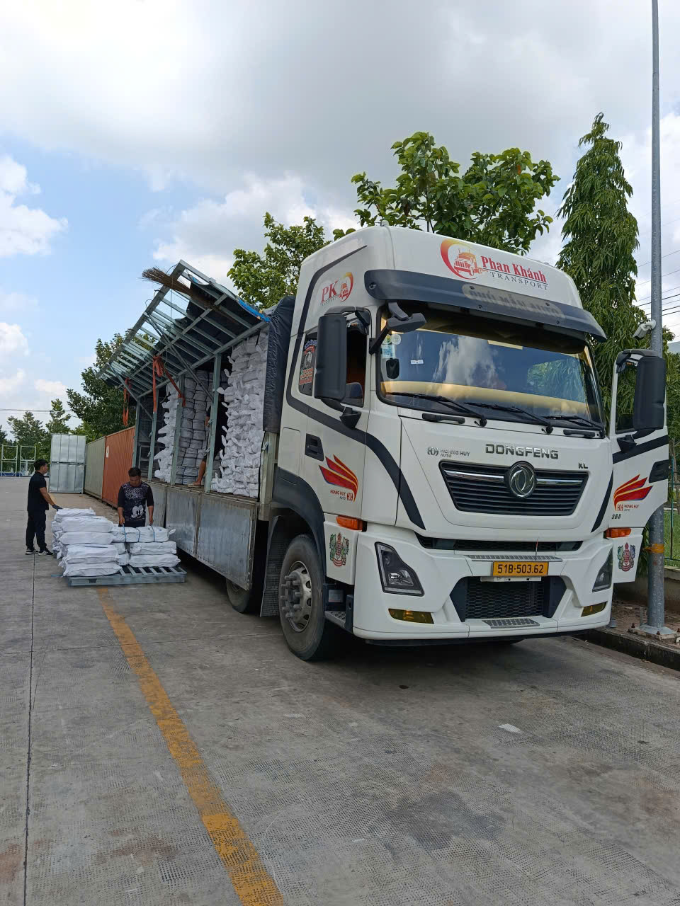 Đội xe tải vận hành