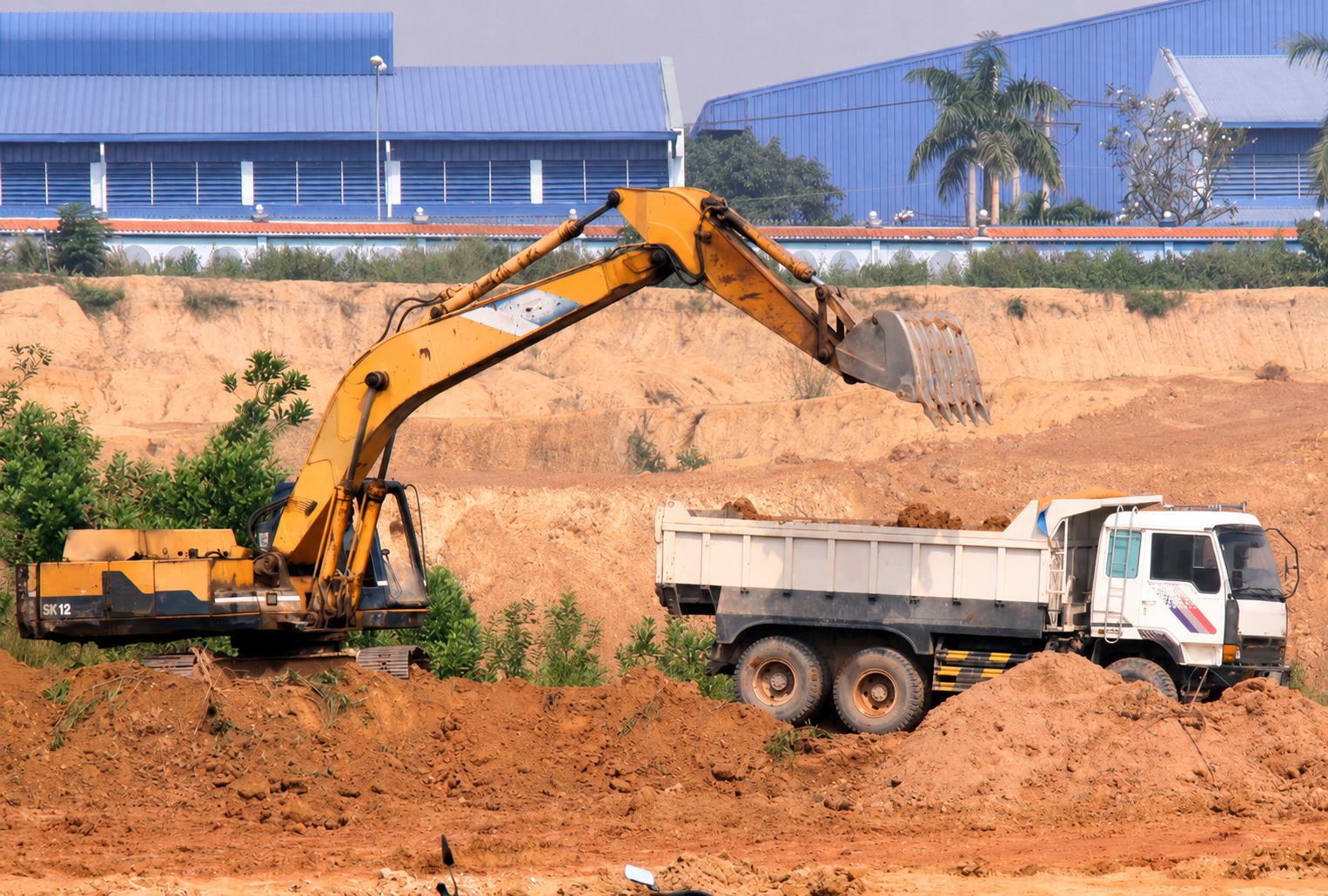 Thi công san lấp dự án