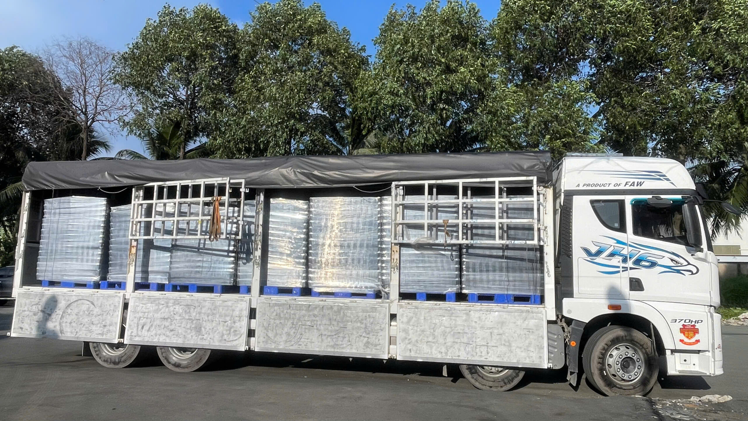 Vận chuyển nguyên liệu dệt may đóng pallet
