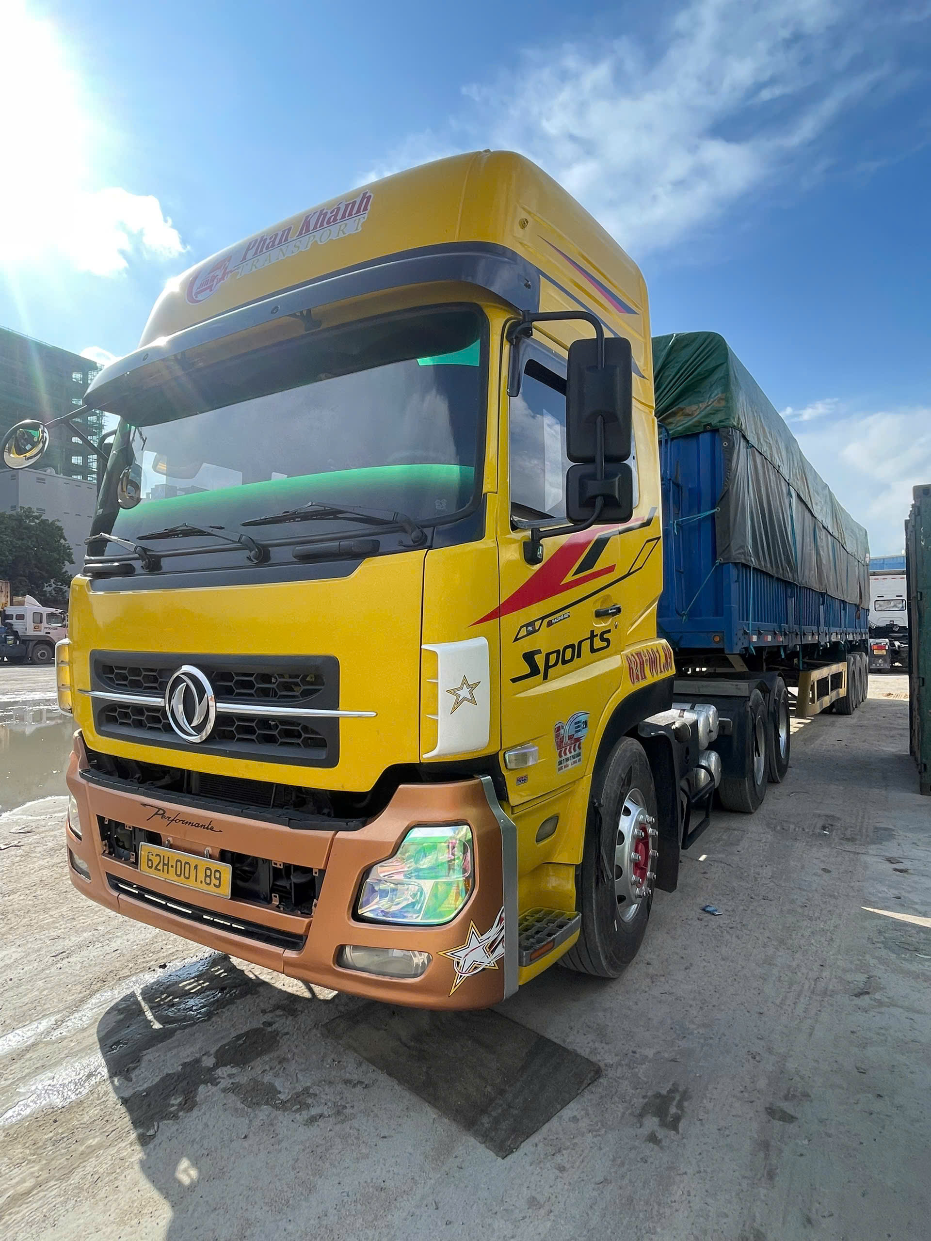 Xe đầu kéo vận chuyển container Phan Khánh
