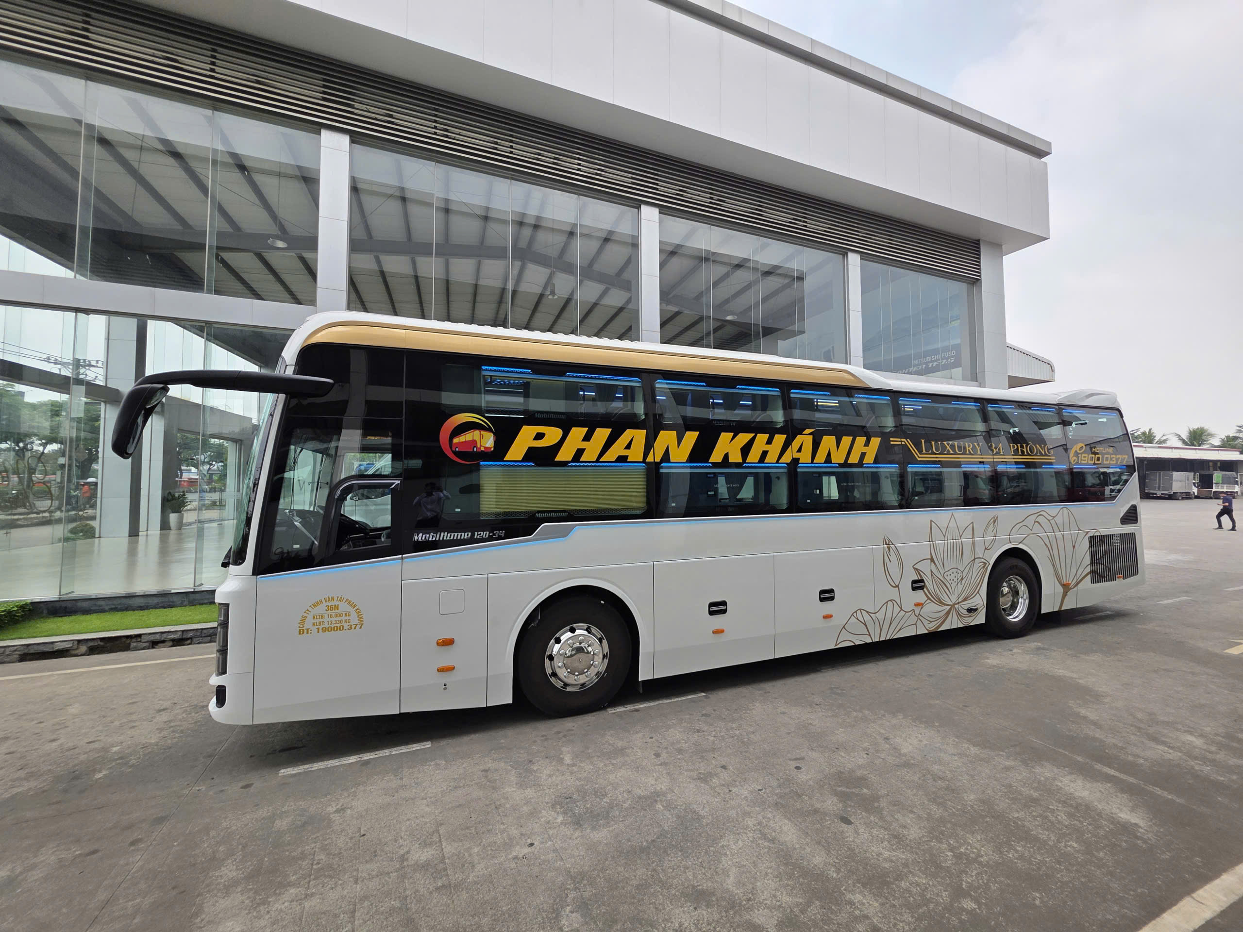 Xe khách chất lượng cao Vận tải Phan Khánh tuyến Tây Ninh/Long An - Sài Gòn - Huế.