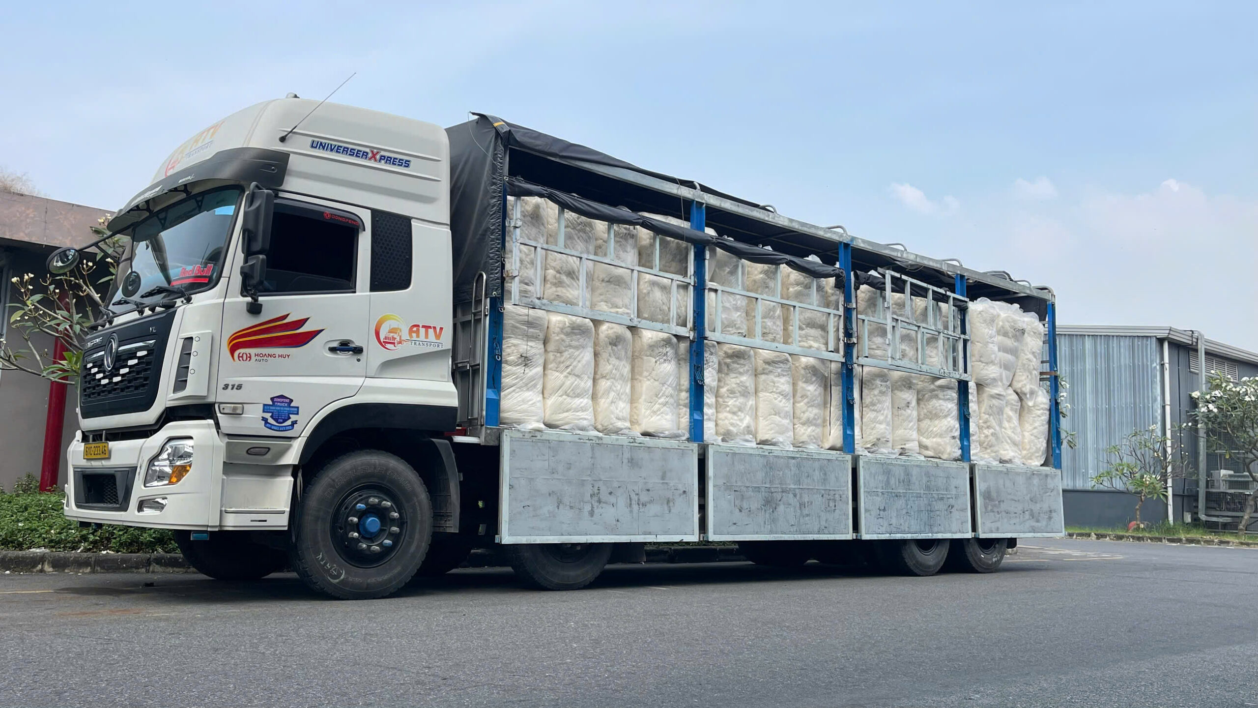 Xe tải chở bông thô công nghiệp